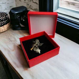 Vintage Dona Unisex Brooch/Pin Cherub Angel